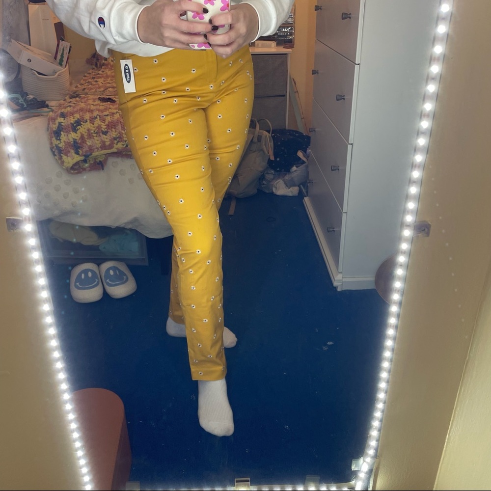 Yellow Floral Old Navy Pixie Pants NWT